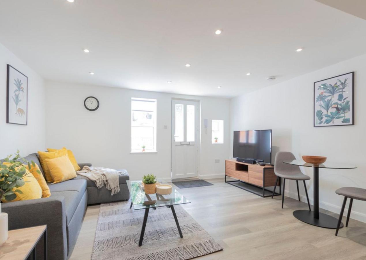 דירות רדינג The White House Flat By Select Sa מראה חיצוני תמונה